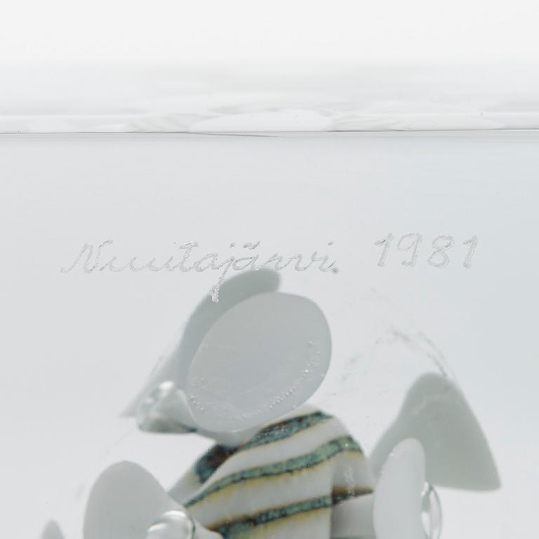 Oiva Toikka, an annual glass cube, signed Oiva Toikka Nuutajärvi 1981 and numbered 227/1000.