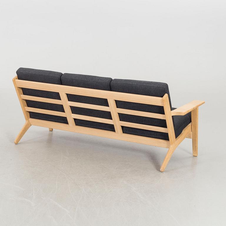 HANS J WEGNER, soffa modell GE 290/3, 2000-tal.
