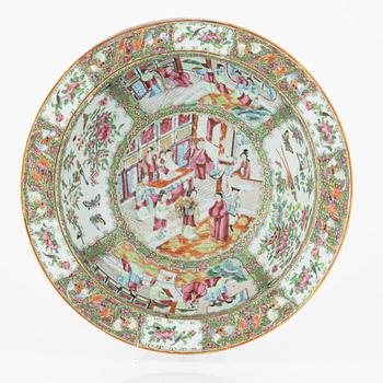 A Canton porcelain bowl, China, 19th century.