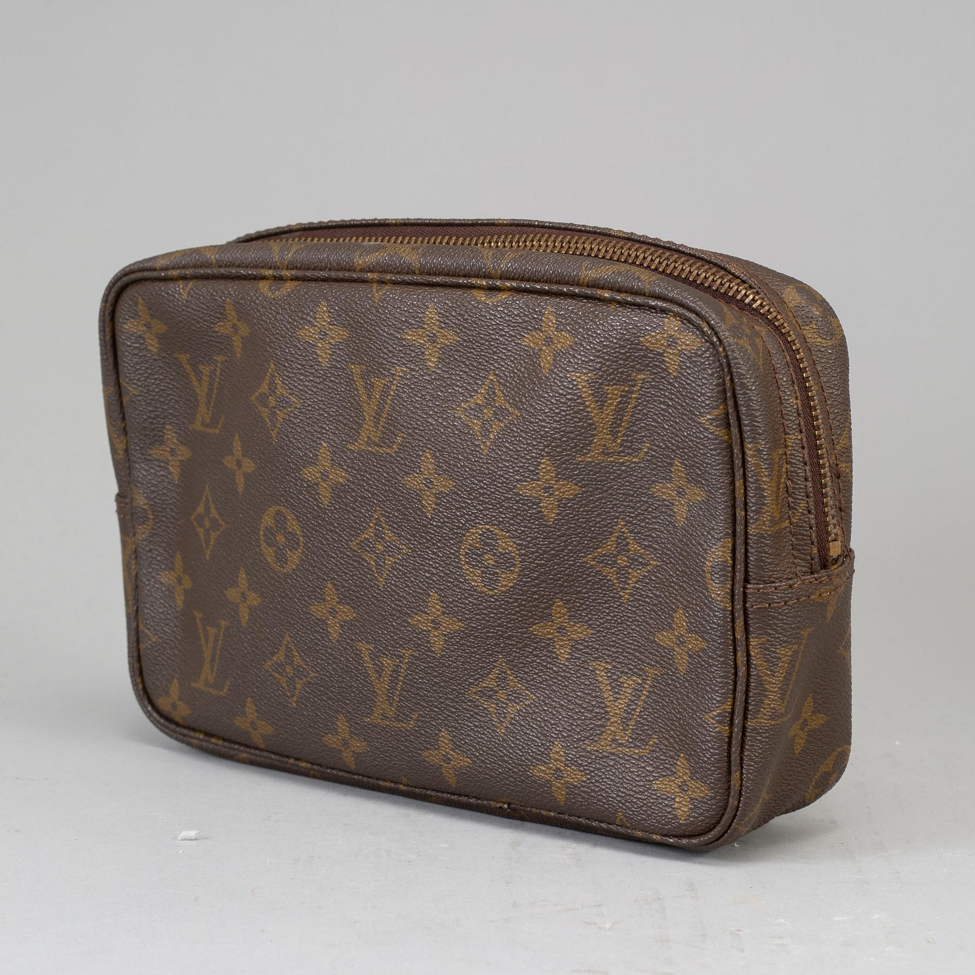 LOUIS VUITTON, Trousse toilette 23 & key case.