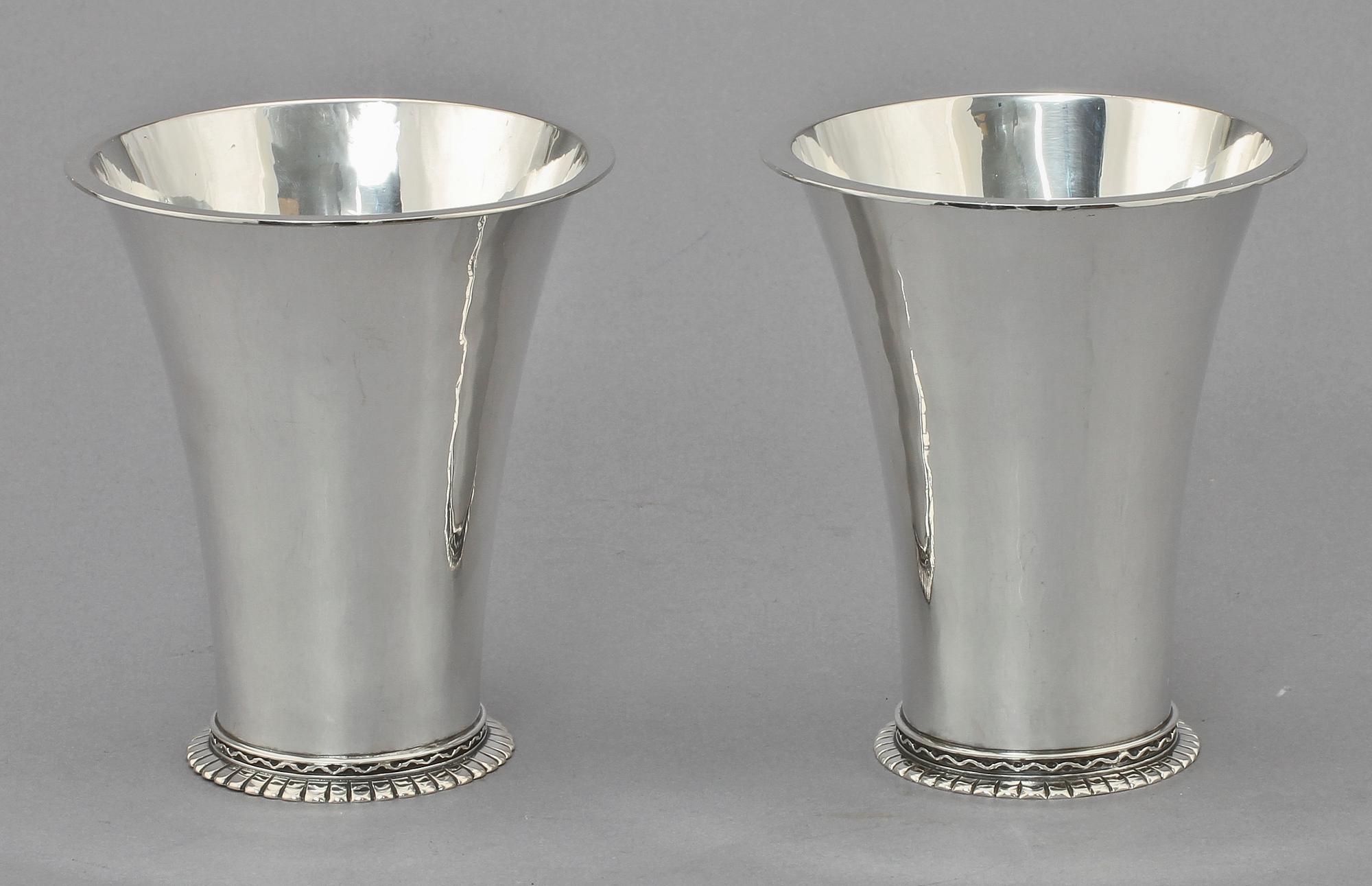 BÄGARE, 2 st, silver, T Kullander, Borås, 1977 resp 1979. Vikt 580 g.