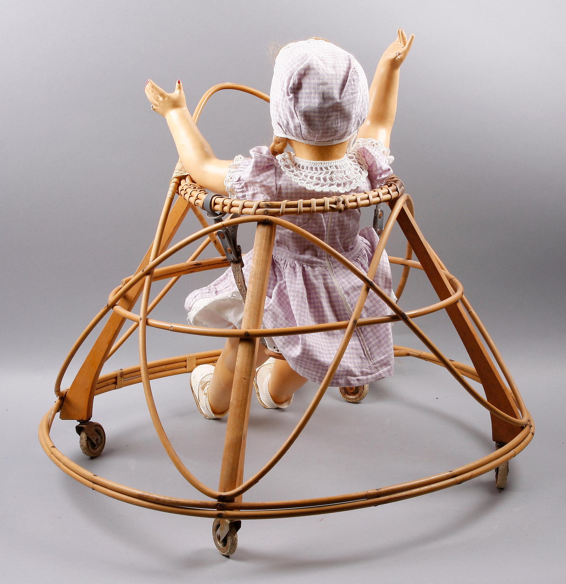 DOCKA I GÅSTOL, 1900-tal.