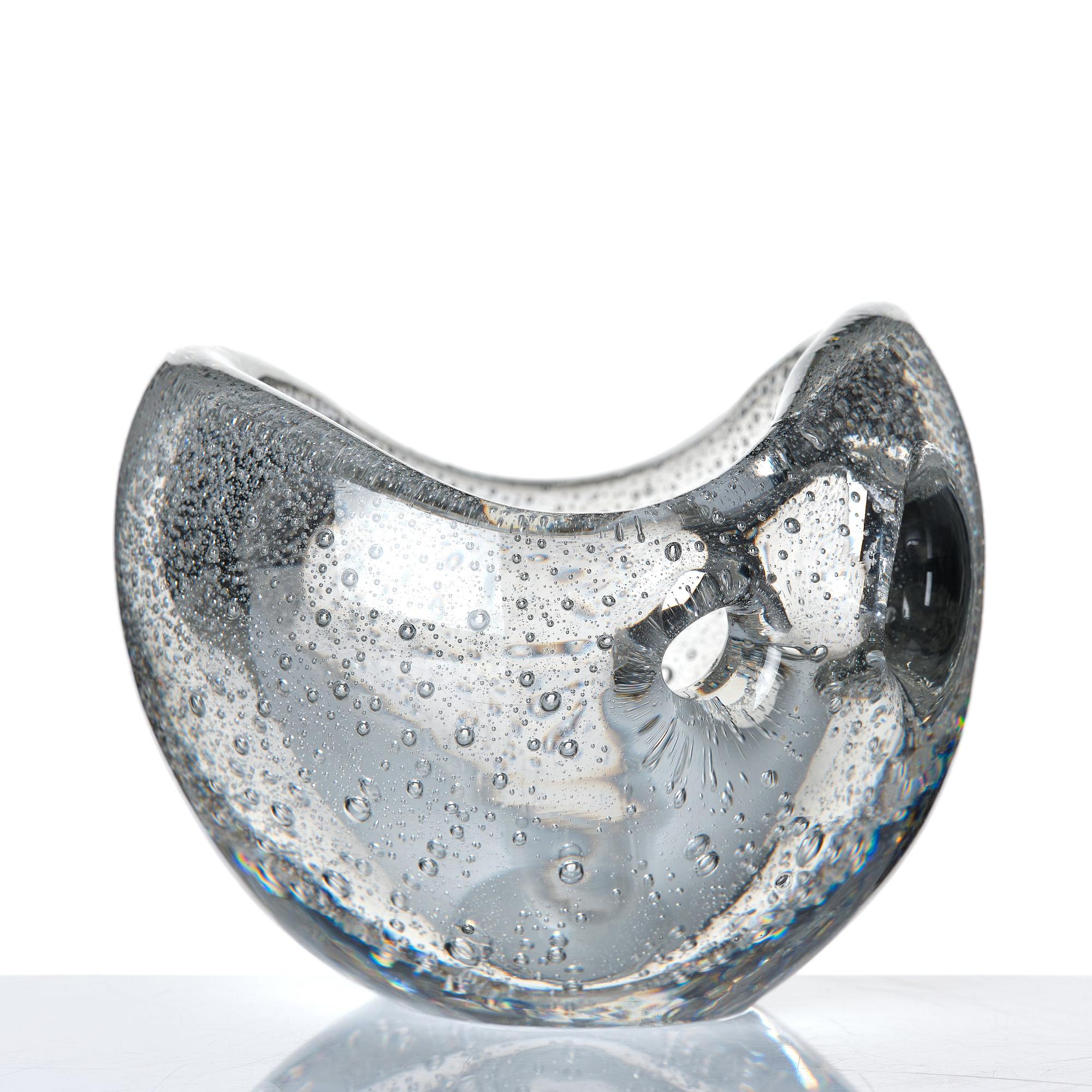 Timo Sarpaneva, "Hiidelhelmi" (Devil’s pearl), skål, Iittala, Finland 1956.