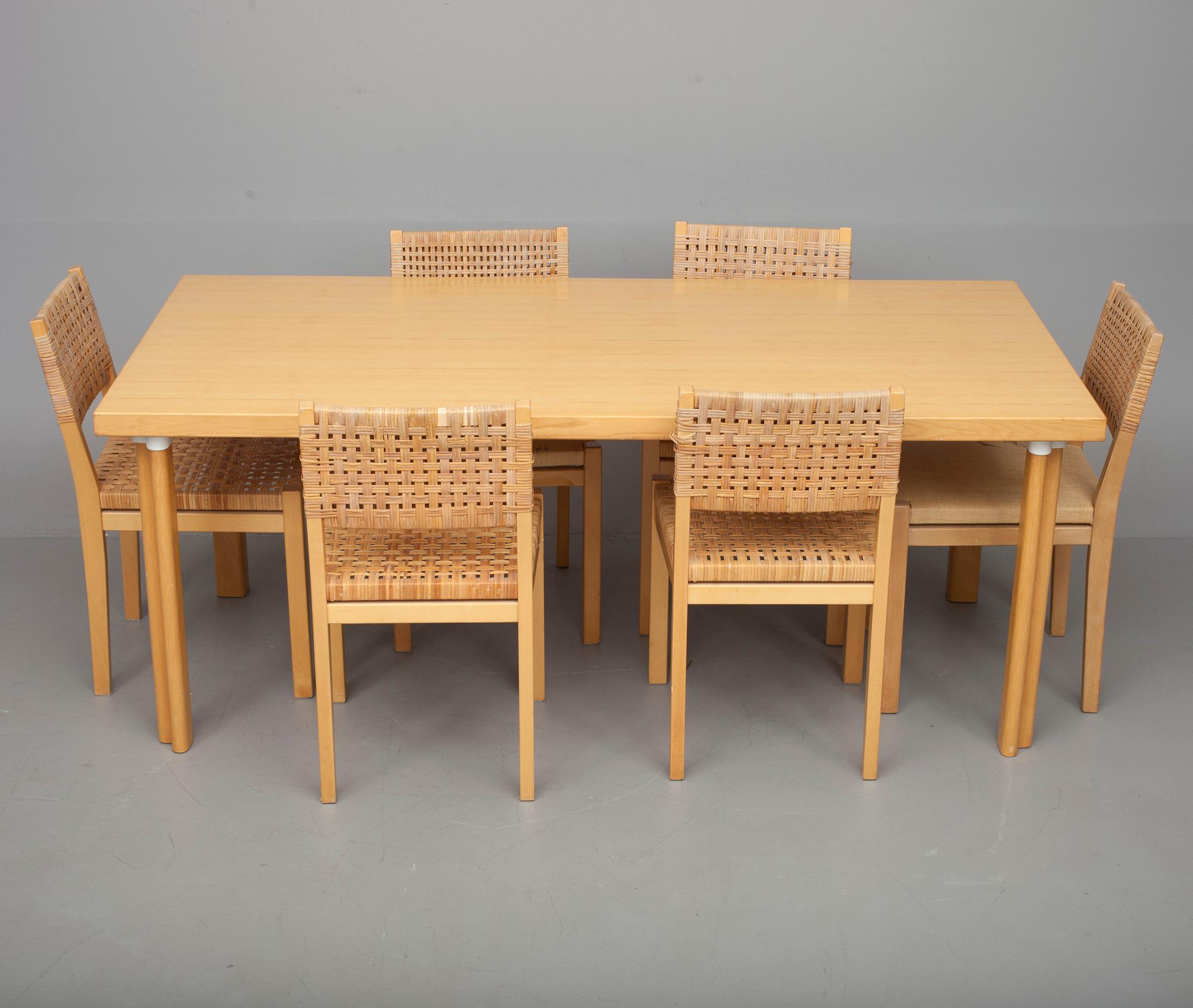 MATBORD H92, Alvar Aalto, samt 4+2 st STOLAR 615, Aino Aalto, Artek.