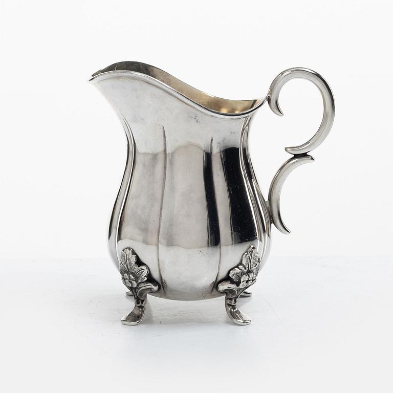 A Swedish silver cream jug, mark of A Bergengren, Lund 1937.