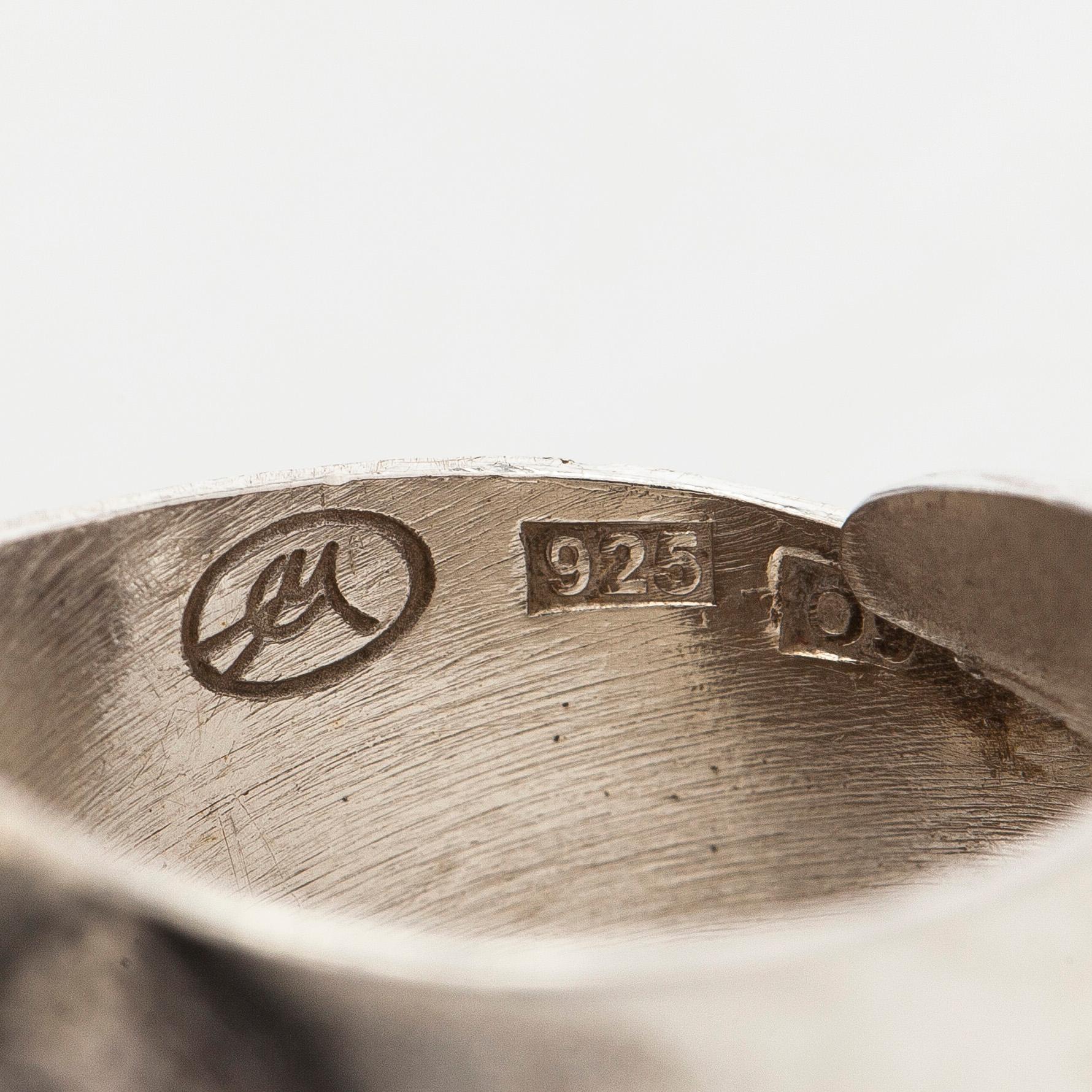 Eila Minkkinen, sormus, jänis, sterlinghopea, 2015.