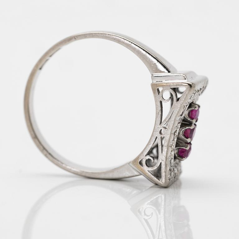 Ring 18K vitguld med diamanter och rubiner, Joh. Petterssons Stockholm 1957.