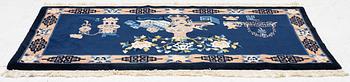 A Chinese rug,  156 x 80 cm.