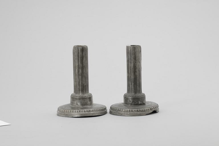 LJUSSTAKAR, ett par. Tenn. Nicolaus Justelius, Eksjö 1806.