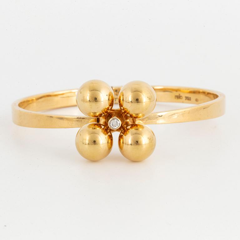 ARMRING, 18K guld med briljantslipad diamant, Design Relo Luzern.