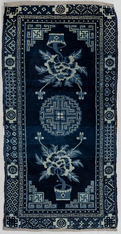 A rug, semi-antique Baotou, ca 121-122 x 59-61 cm.