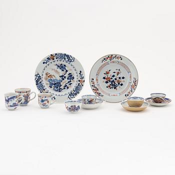 A group of Chinese imari porcelain, a soup dish, a plate, 3 cups with saucers and 4 cups, Qingdynasty, 18th century.