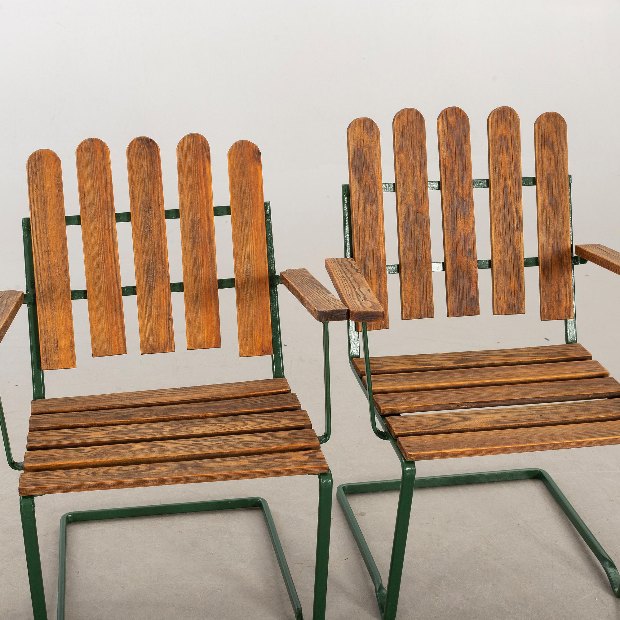 ARTHUR LINDQVIST karmstolar 4 st samt stolar 2 st Grythyttan A2 1900-talets mitt.