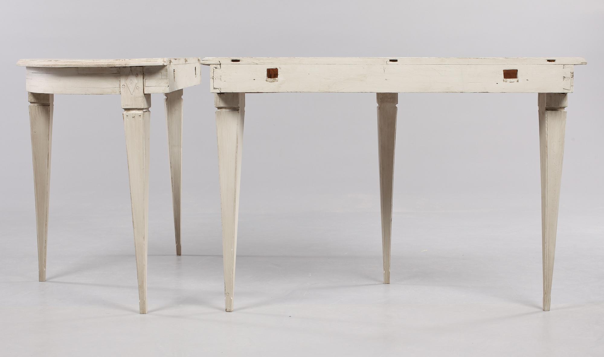 MÅNBORD, ett par, 1800-tal.