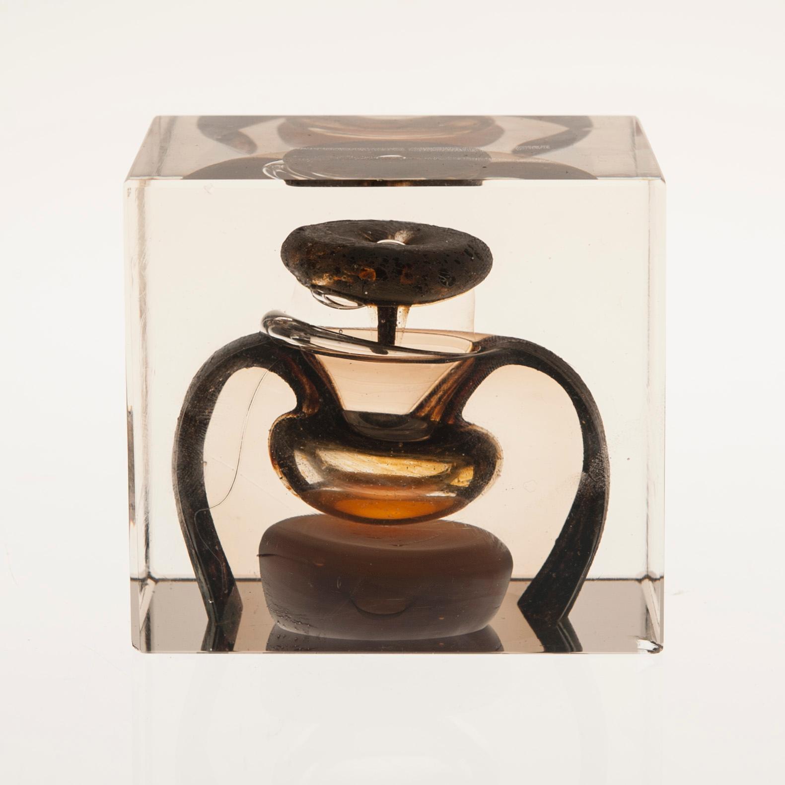 ÅRSKUB, glas, signerad Oiva Toikka, Nuutajärvi 1977, numrerad 9/2000.