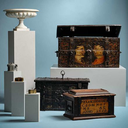 Important Spring Sale presenterar en samling kistor och skrin