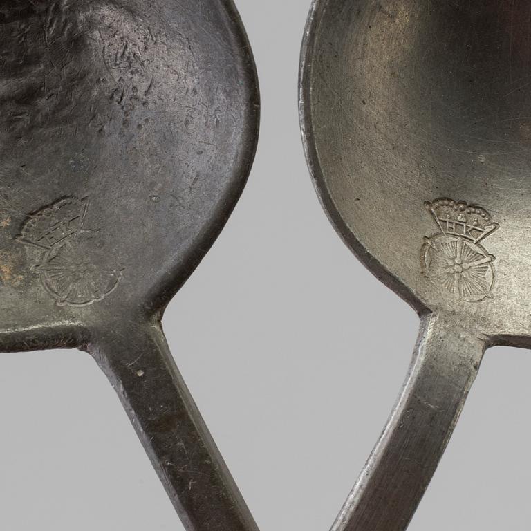 TWO 18TH CENTURY PEWTER SPOONS.