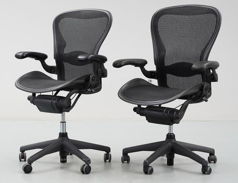 KONTORSSTOLAR, 2 st, "Aeron Chair", Herman Miller.