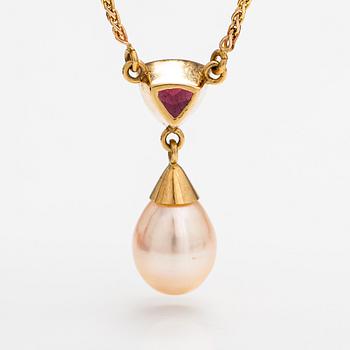 A 14K gold necklace with a tourmaline and cultured pearl.