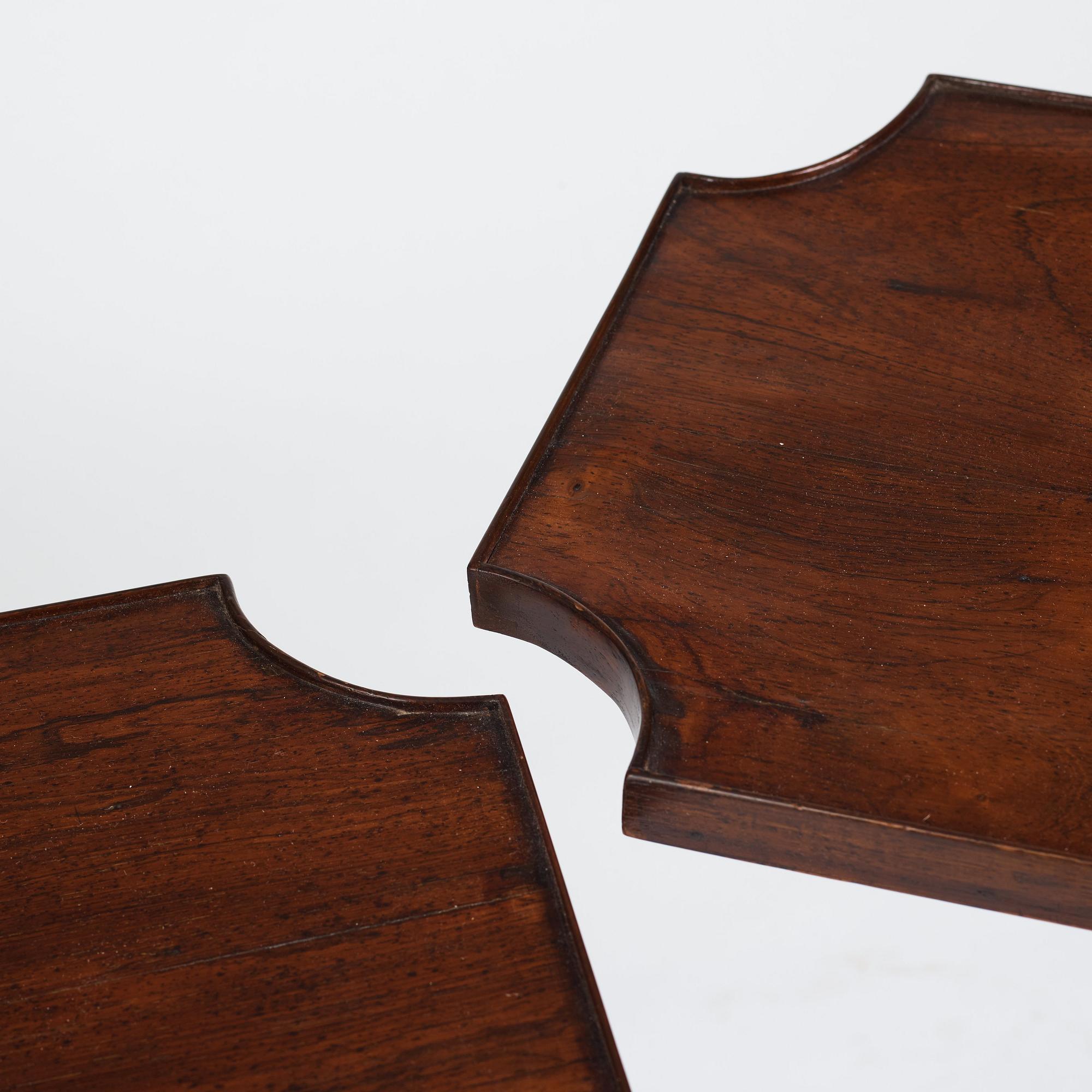 Bord, ett par snarlika, England 1800-tal i Thomas Hopes (1769-1831) manér.