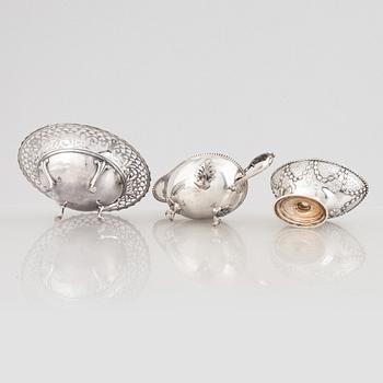 Two silver bowls and a sauce bowl, England and Sweden, 1900-1932.