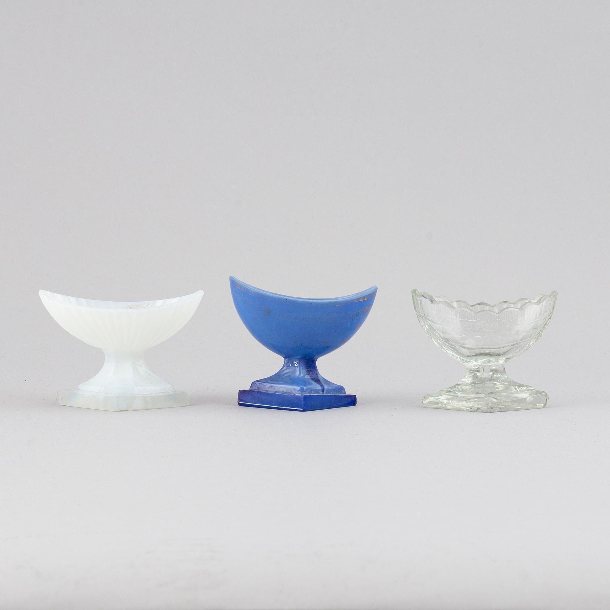 SALTKAR, 3 st, glas, omkring år 1800.