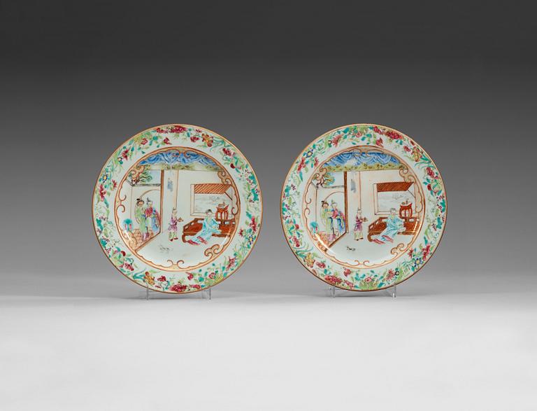 A pair of famille rose dinner plates, Qing dynasty, Qianlong (1736-95).