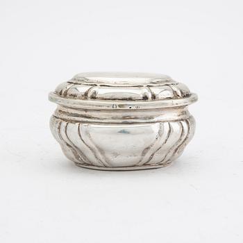 A Swedish 18th century Rococo silver sugar bowl mark of JP Berg Norrköping, weight 152 grams.