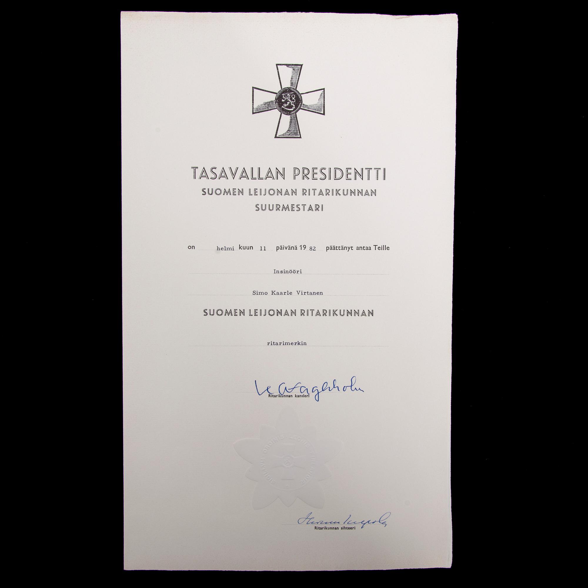 ETT PARTI MEDALJER OCH UTMÄRKELSETECKEN, 5 st, samt DIPLOM, 3 st, 1900-tal.