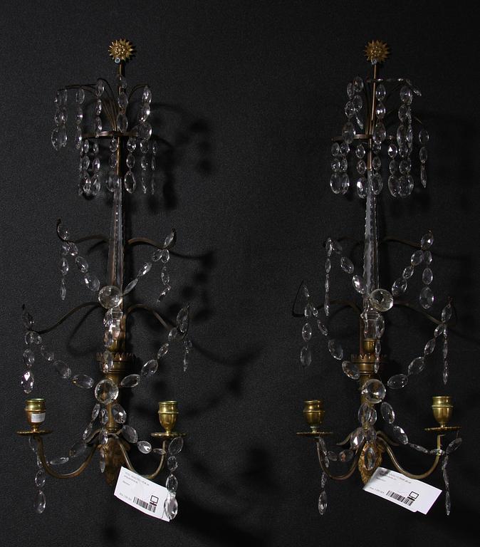 VÄGGLYSTRAR ett par, sengustaviansk stil. 1900-tal.