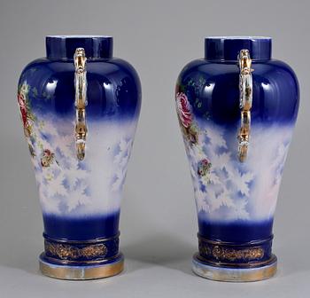 VASER, ett par, flintgods, troligen England, 1800-talets slut.