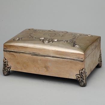 SKRIN med SPELPJÄSER, mestadels silver, CG Hallberg, 1919.