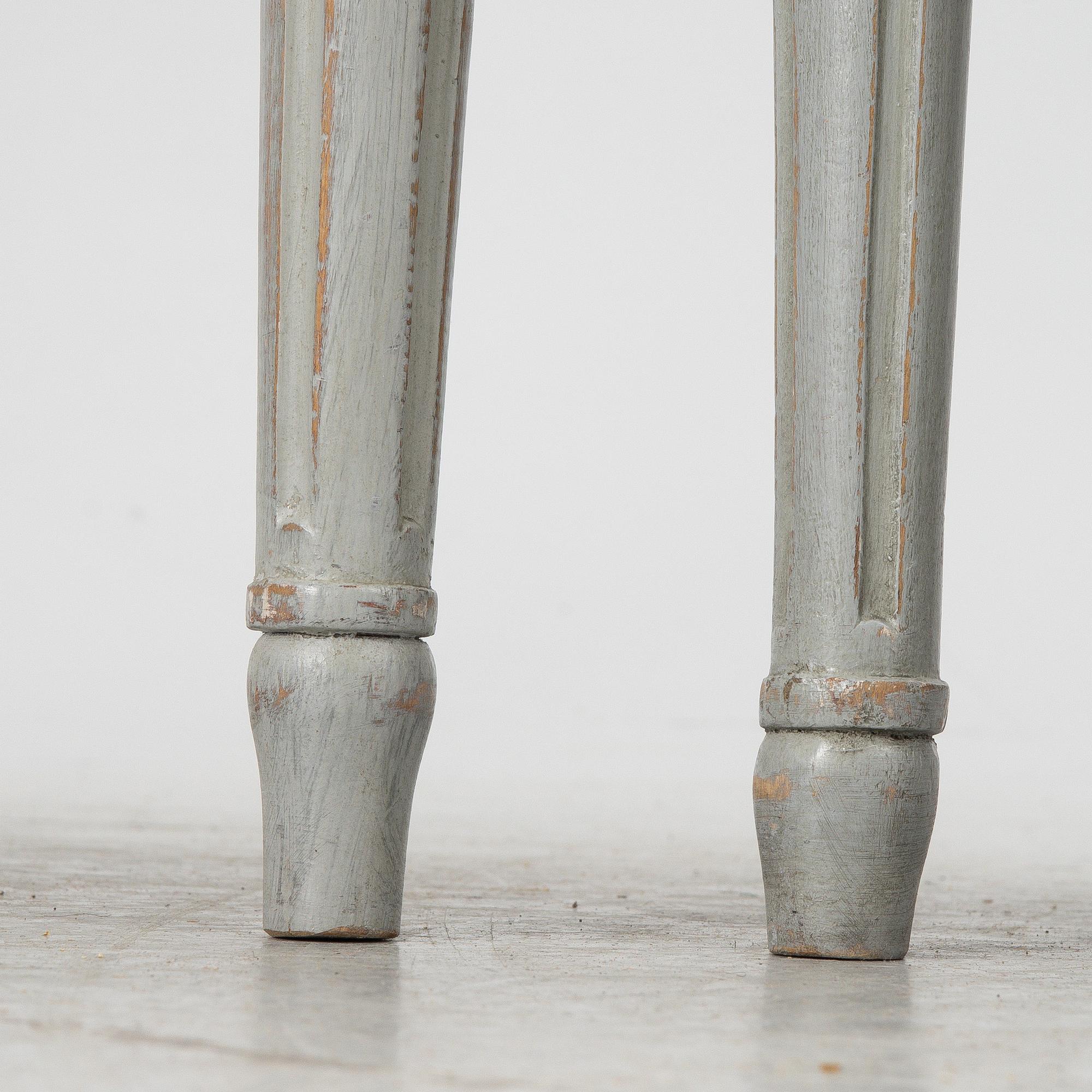 Stolar, ett par, gustavianska, av Erik Holm, (1734-1814, mästare i Stockholm) 1700-talets andra hälft.