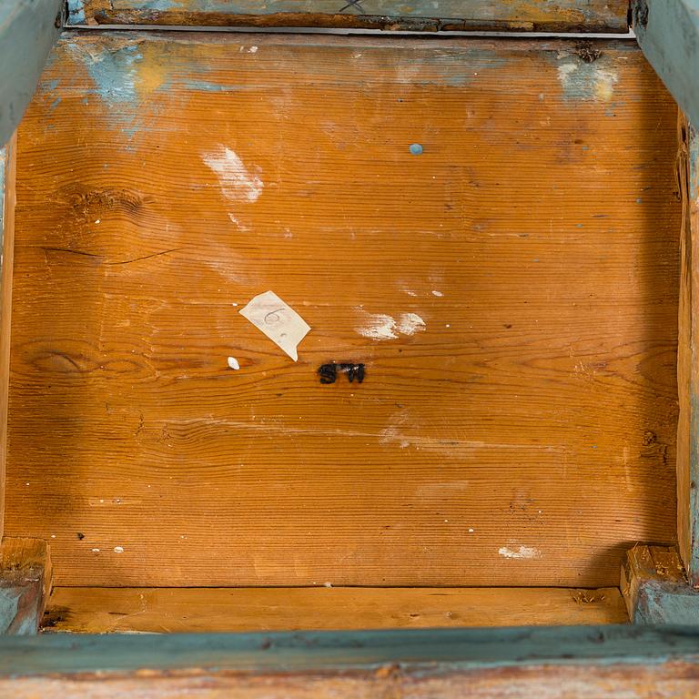 a set of 6 early 10th century folk art chairs from Hälsingland.