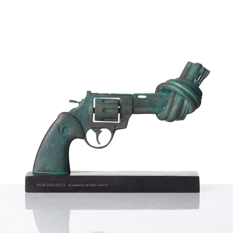 Carl Fredrik Reuterswärd, "Non-violence".