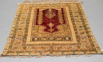 MATTO, a semi-antique Turkish, ca 182,5-185 x 136,5-139,5 cm (as well as ca 1,5 cm flat weave at the ends).