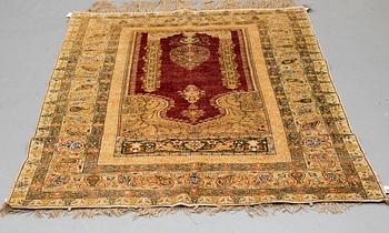 MATTO, a semi-antique Turkish, ca 182,5-185 x 136,5-139,5 cm (as well as ca 1,5 cm flat weave at the ends).