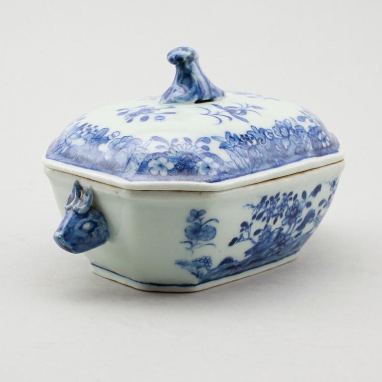 SMÖRASK, porslin, Kina, Qianlong 1736-1795.