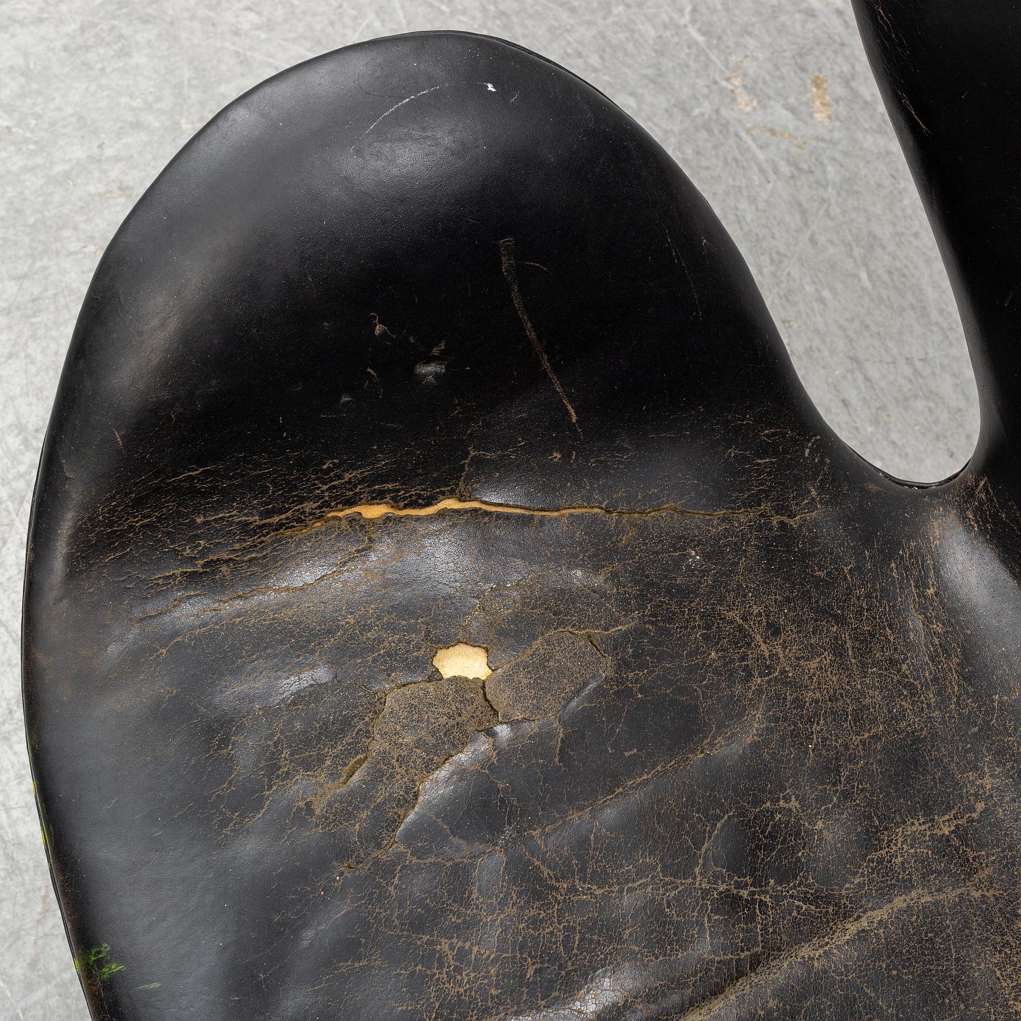 ARNE JACOBSEN, A 'Swan' chair for Fritz Hansen, Denmark.