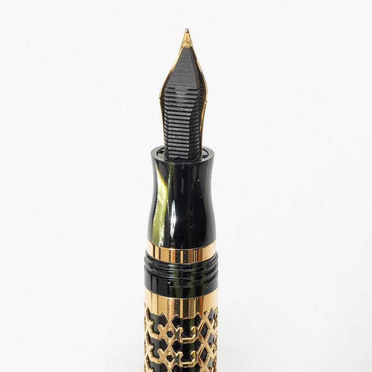 Montegrappa, reservoirpenna, "St Andrews", 18 k guld numrerad 1/7.