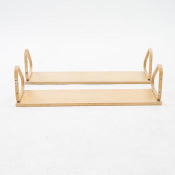 Alvar Aalto, a pair of model 112b shelves, Artek, end of the 20th century.