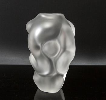 PER B SUNDBERG, a signed Orrefors glass vase, model. 1996.