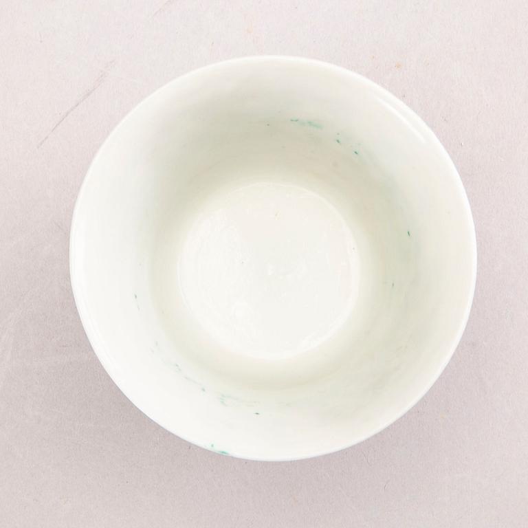 A Chinese Yongzheng porcelain cup.