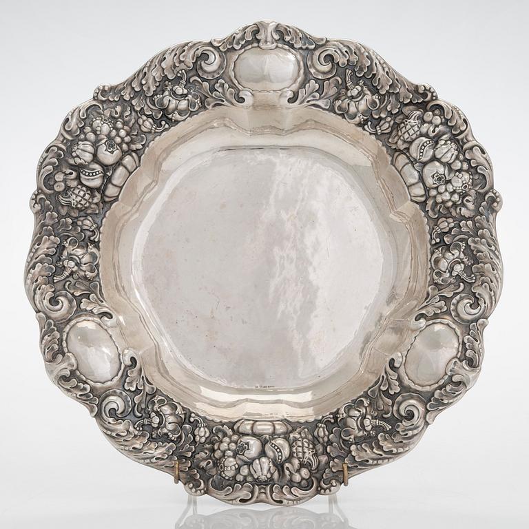 A silver centrepiece bowl, import mark Oskar Lindroos, Helsinki 1929.