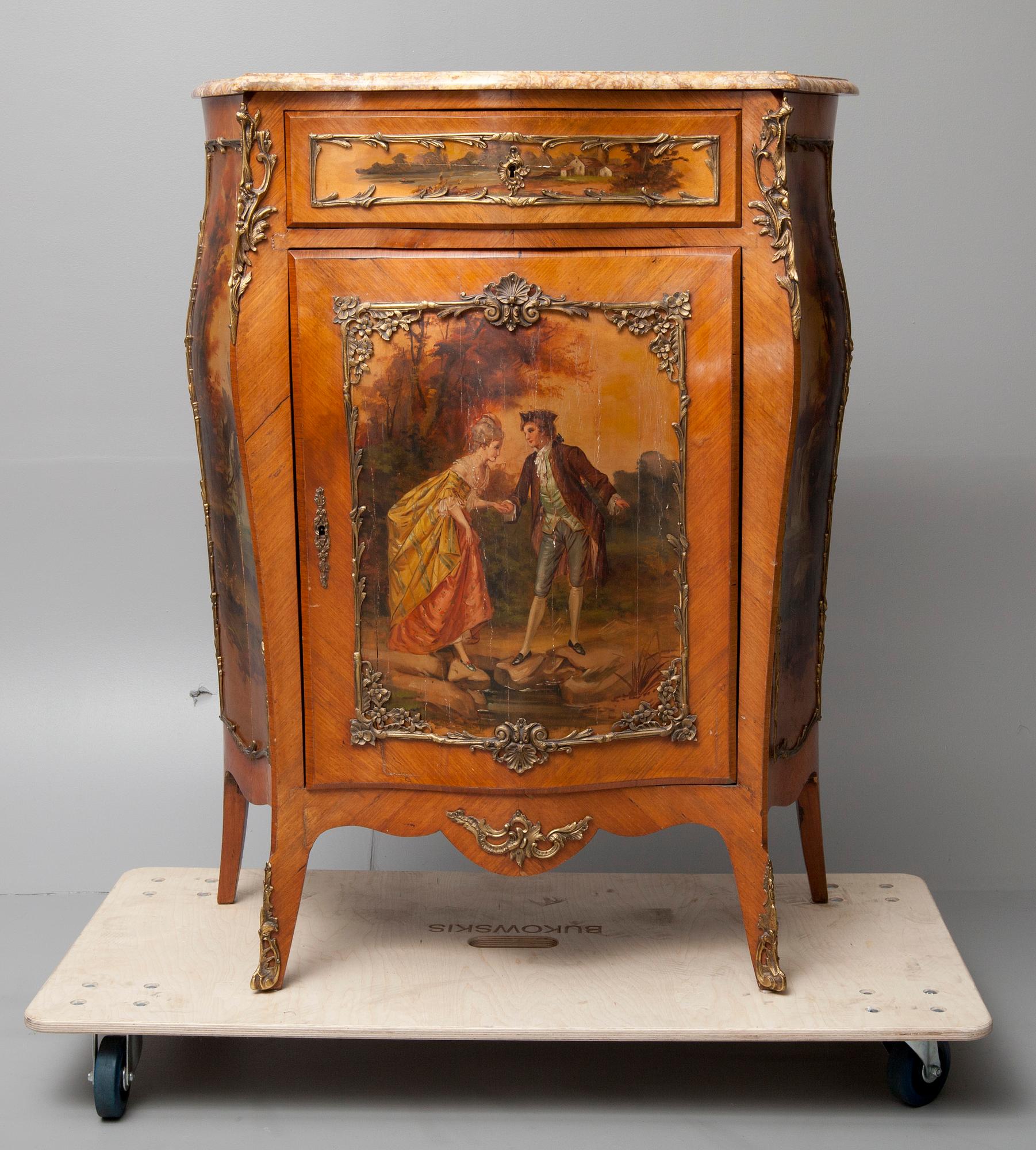 SKÅP, rokokostil, möjligen Mellaneuropa, 1900-talets mitt.