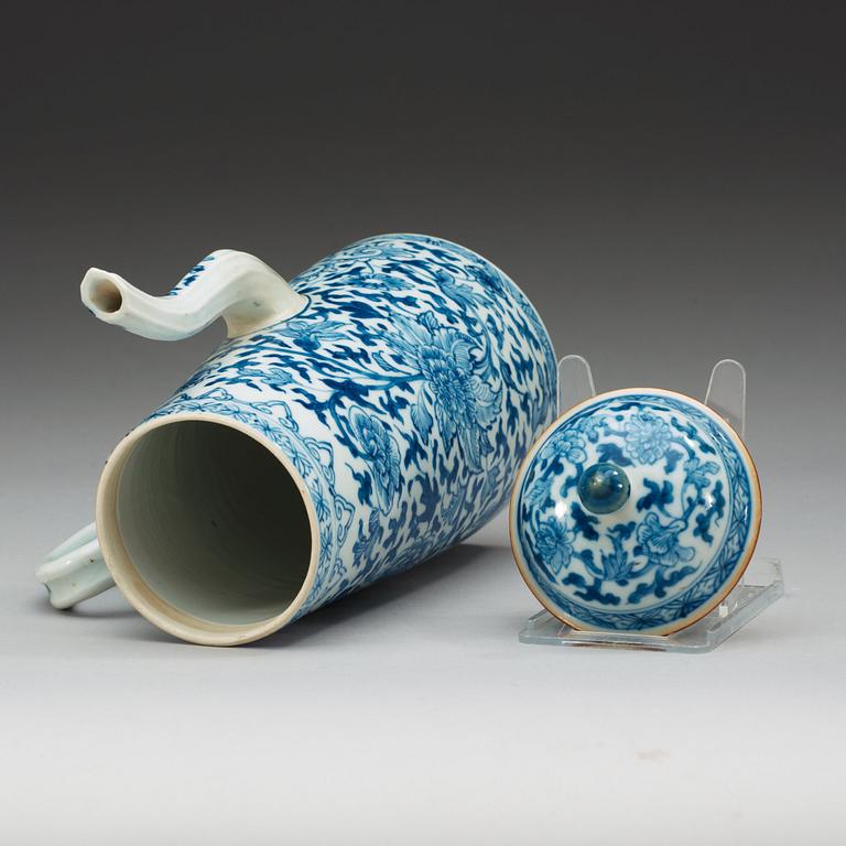 KAFFEKANNA med LOCK, kompaniporslin. Qing dynastin, 1700-tal.