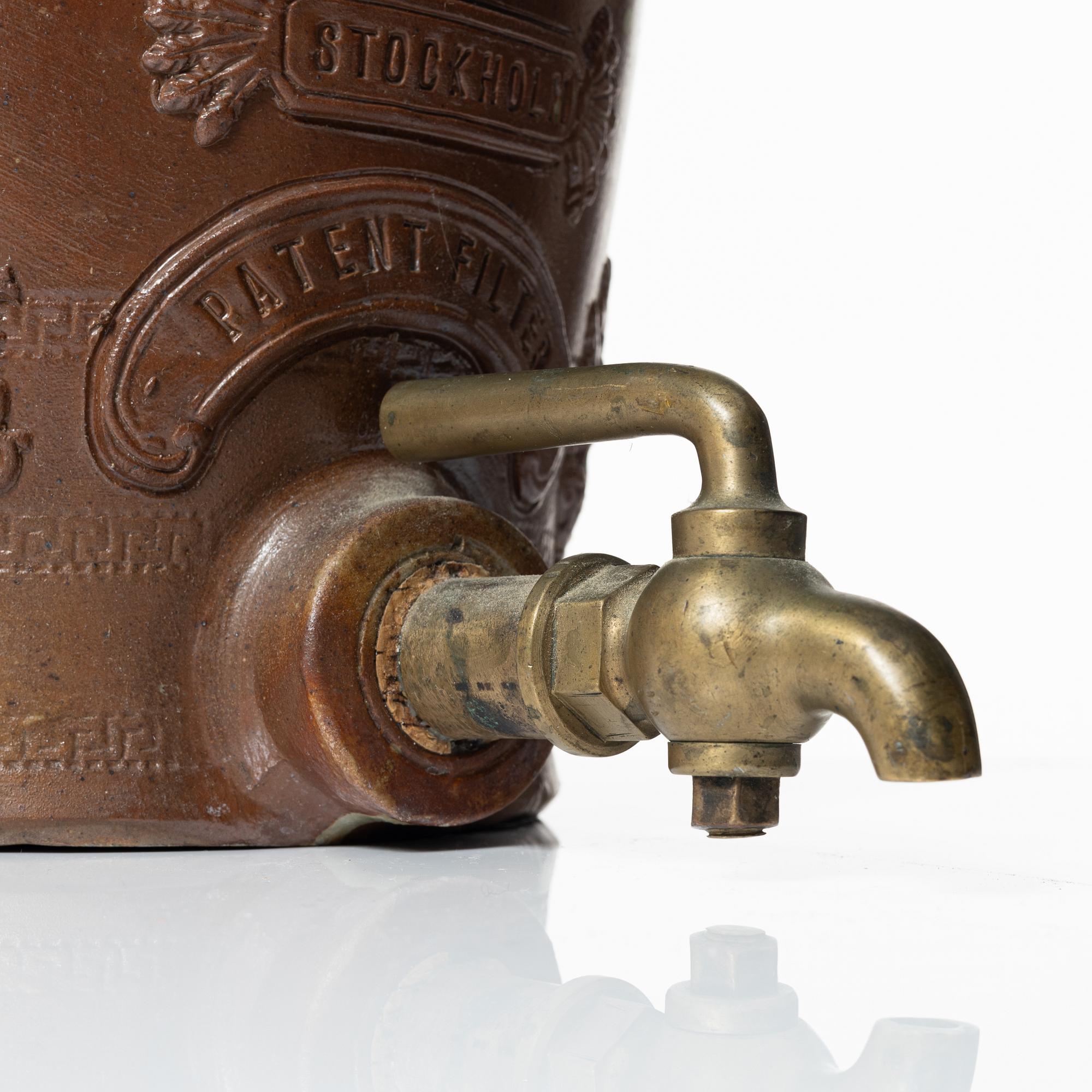 Apothecary vessel, Numa Peterson, Hamngatan 32, Stockholm, sent 19th century.