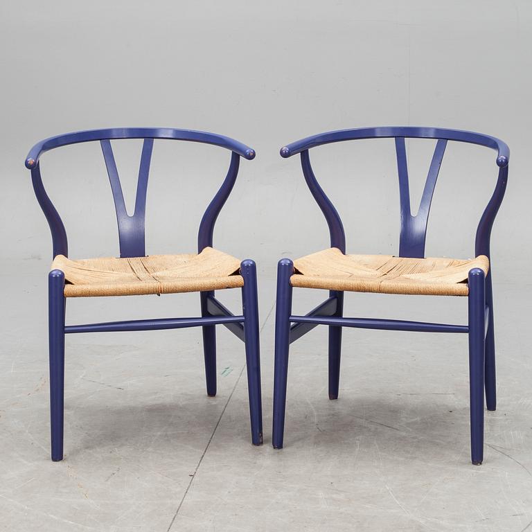 KARMSTOLAR, 2 st, "Y-stolen". Hans J Wegner för Carl Hansen & son, Odense.