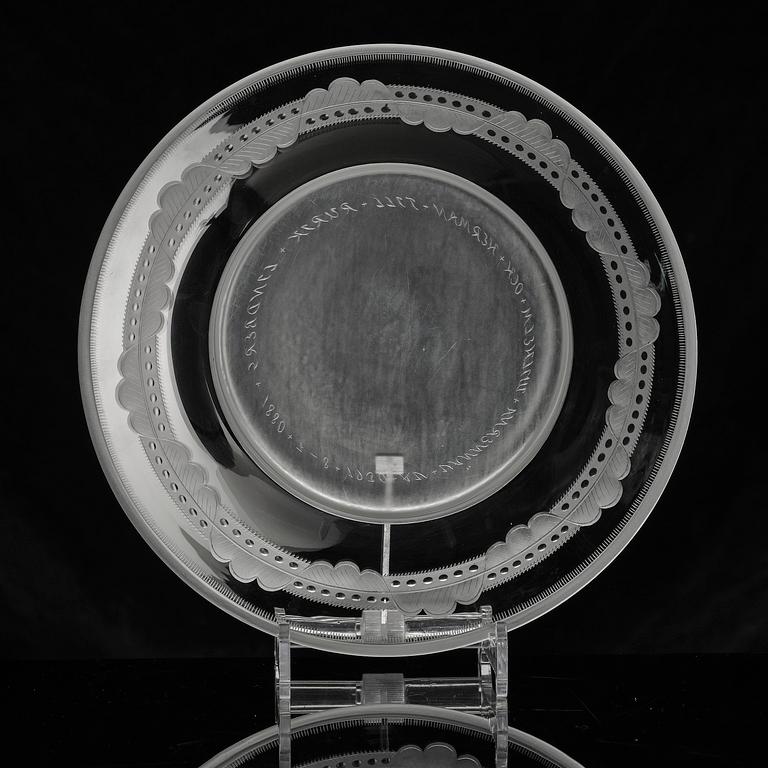 Simon Gate, an engraved glass bowl with plate, Orrefors 1930, model 122.