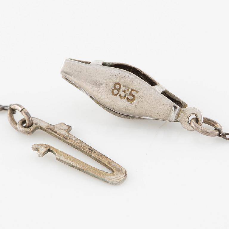 Collier 18K guld och silver med en odlad pärla och rosenslipade diamanter.